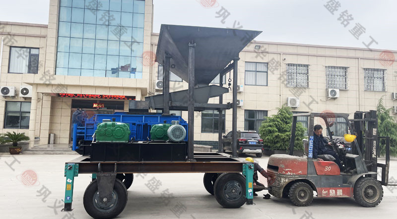 1012移動對輥破碎機(jī)時產(chǎn)量多少噸？價格多少錢一臺